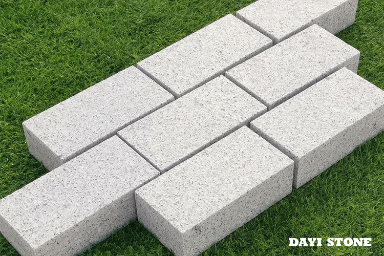 Paving Light Grey Granite G603-10 Top Flamed bevelled 3mm others sawn 20x10x5cm - Dayi Stone Paving Light Grey Granite G603-10 Top Flamed bevelled 3mm others sawn 20x10x5cm - Dayi Stone